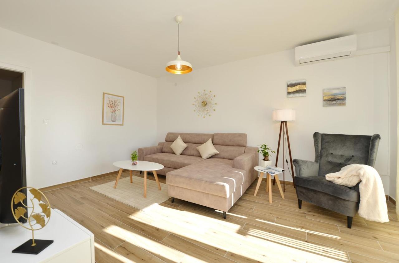 Lola * Zadar