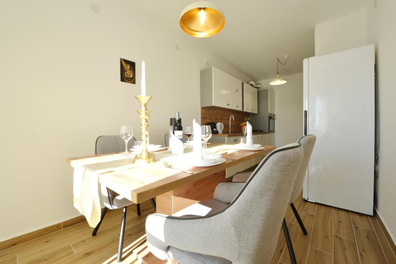 Lola Apartman