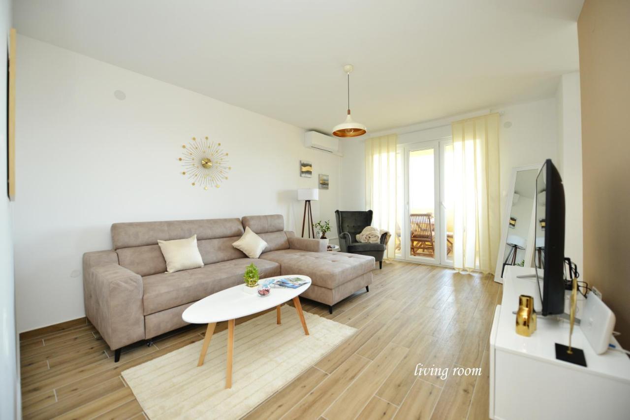 Apartman Lola *